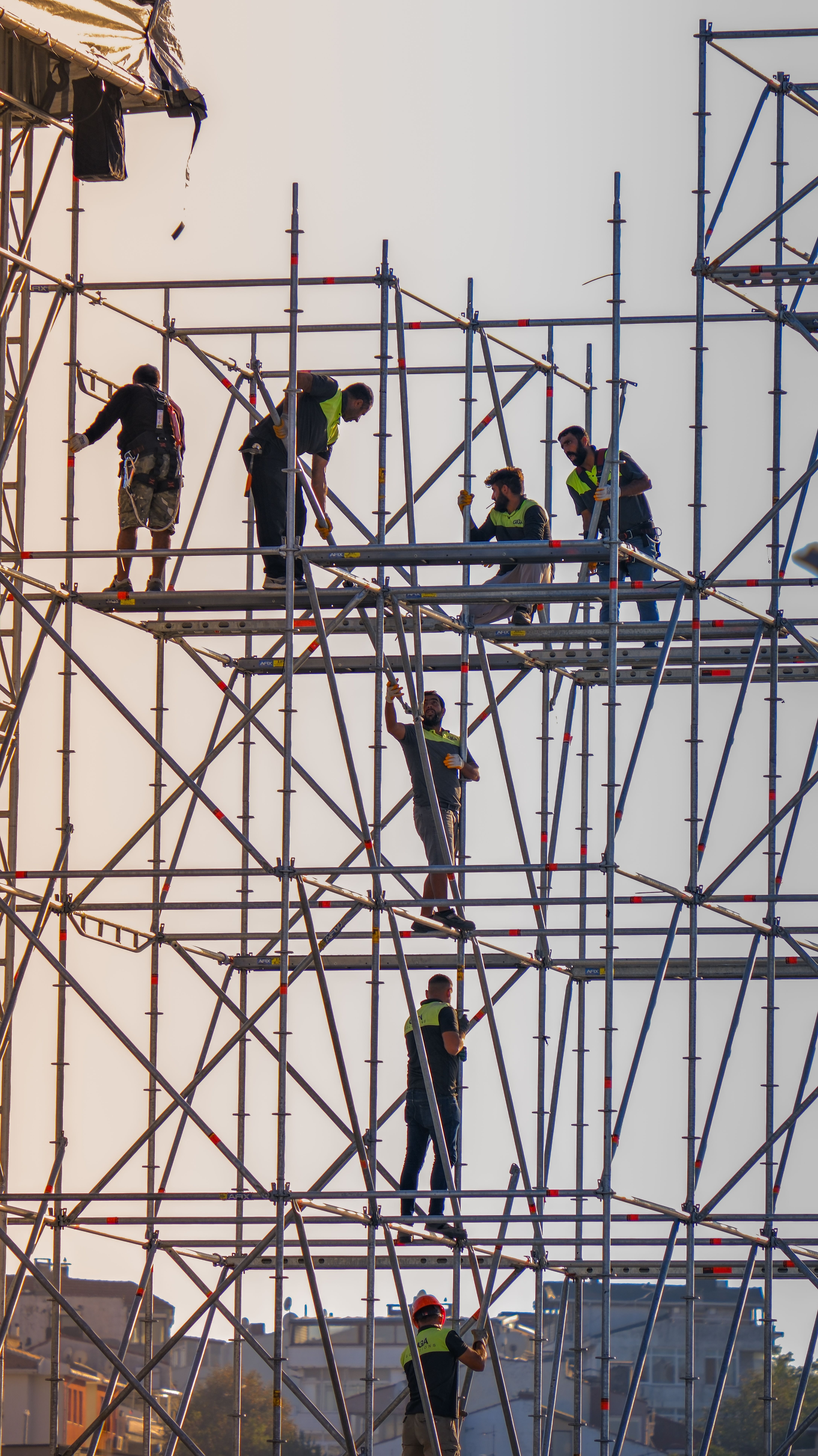 High rise scaffolding